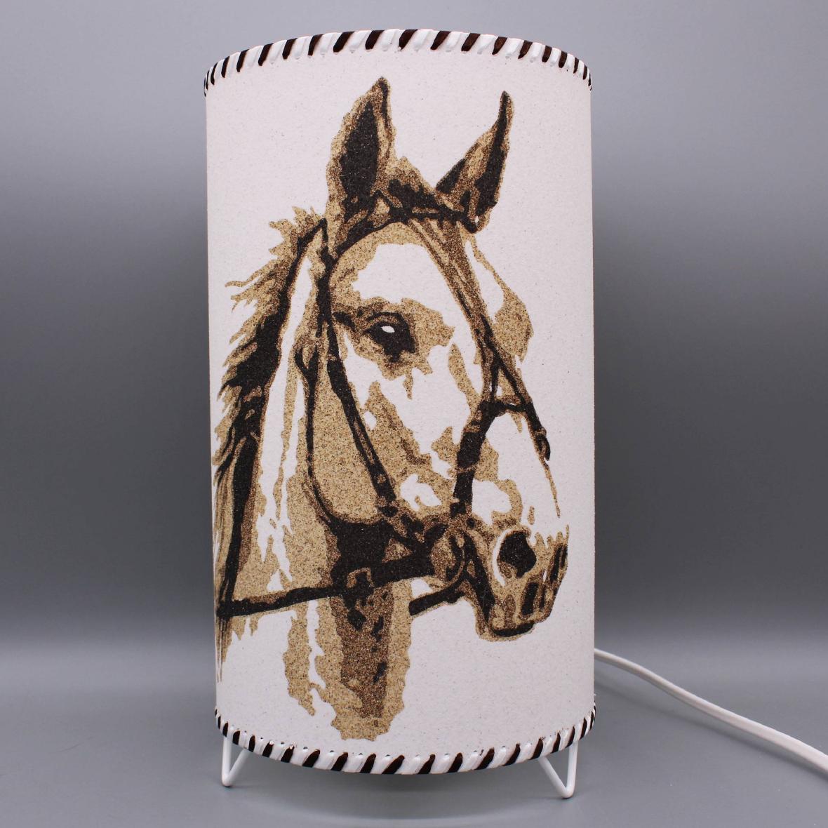 Lampe cylindrique avec une tête de cheval